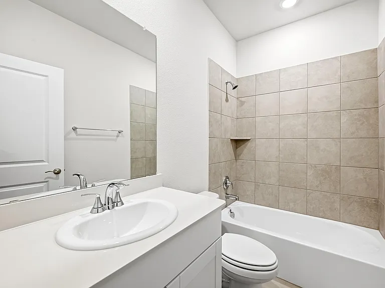 523 Blanton St — Photo 13
