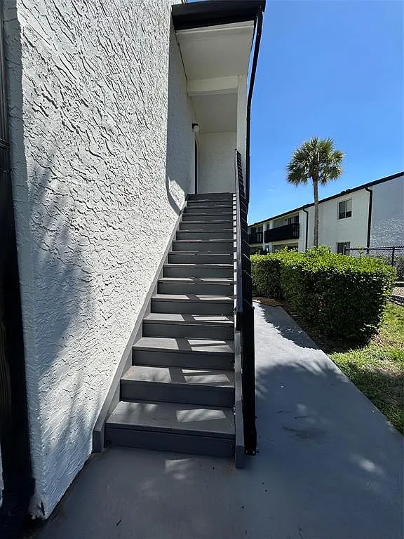 3 bed, 2.0 bath, 1426 sqft, $1,900 — Photo 2