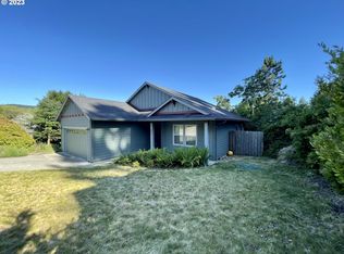 826 Limbaugh Way, Brookings, OR 97415