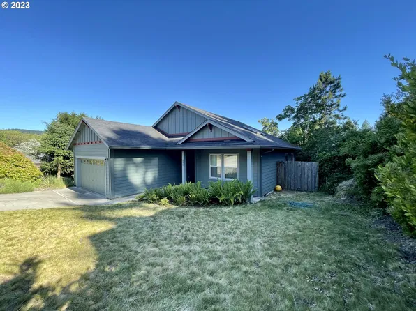 826 Limbaugh Way, Brookings, OR 97415