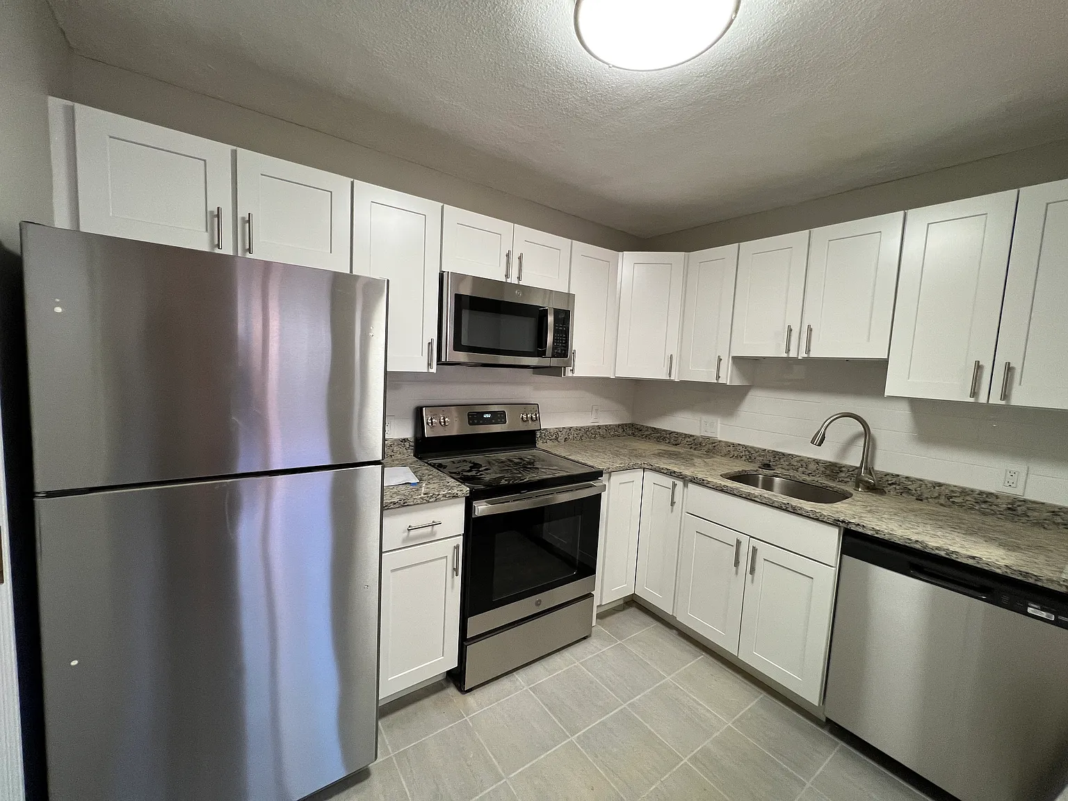 2 bed, 1.0 bath, $2,600 — Photo 4