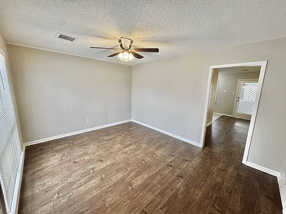 4th image of 6368 Leamont Dr