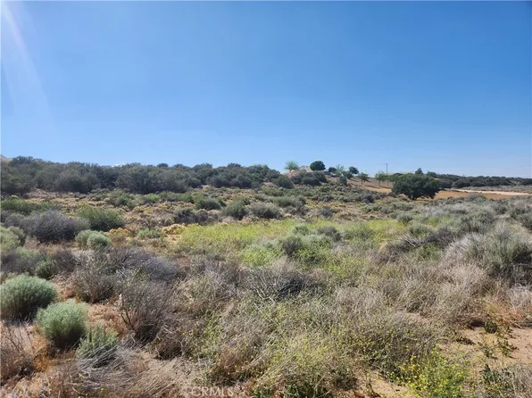 11250 Duxbury Rd, Oak Hills, CA 92344