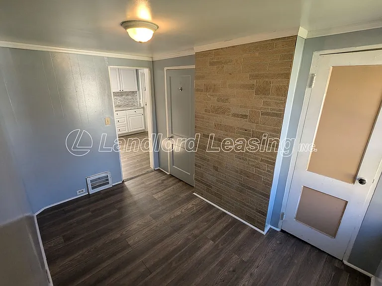 352 Broadway St — Photo 12