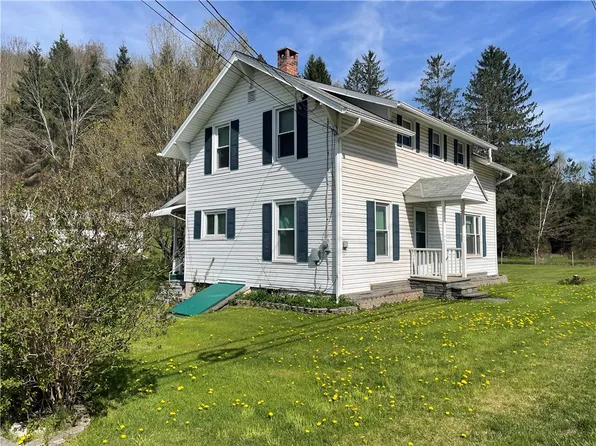 92 Meredith St, Delhi, NY 13753