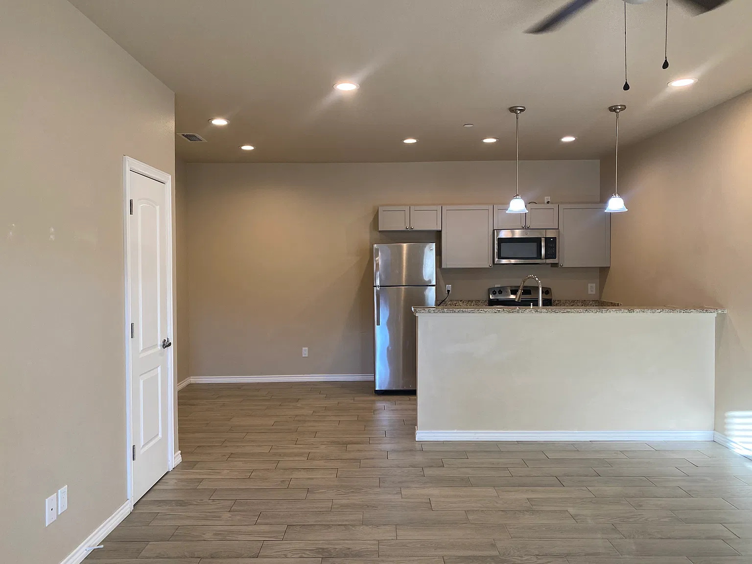 3 bed, 1029 sqft, $1,350 — Photo 3