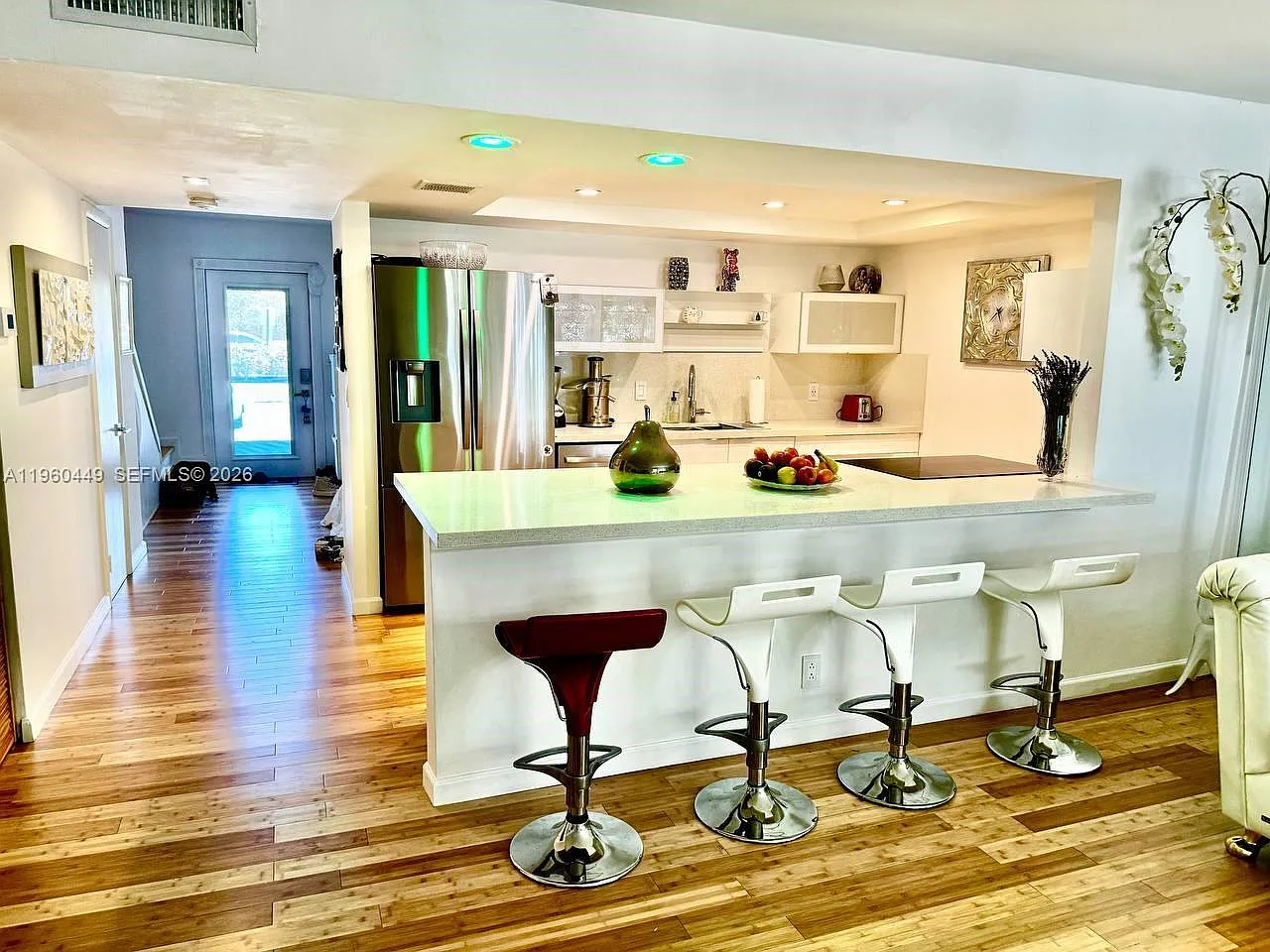 3 bed, 1750 sqft, $3,780 — Photo 2
