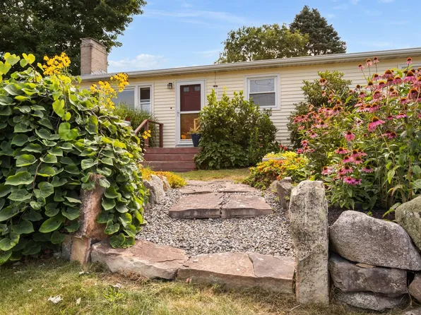 14 Wallis Rd, Portsmouth, NH 03801