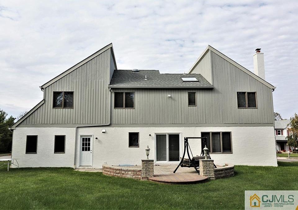 2nd image of 87 Eleanor Dr