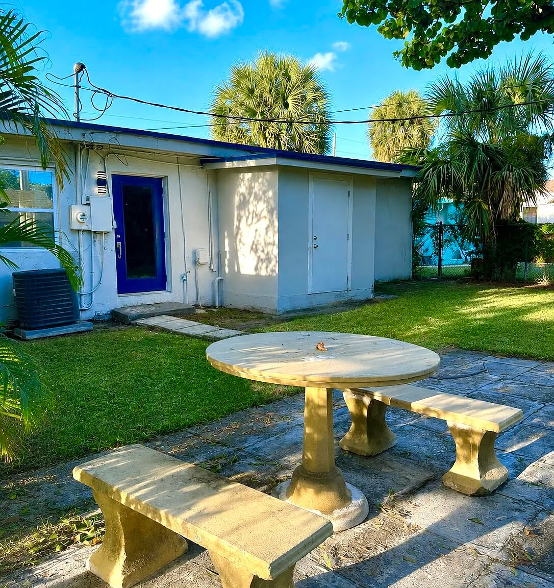 2 bed, 1.0 bath, 700 sqft, $1,700 — Photo 1