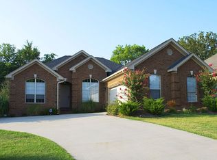 6 Crystalwood Dr, Little Rock, AR 72210