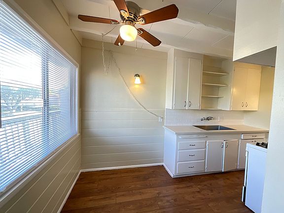 3rd image of 203-209 E Acacia Ave