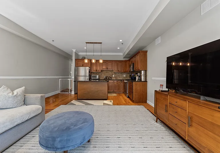 618 Jefferson St #2 — Photo 3