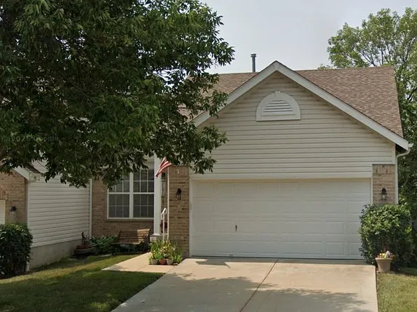 180 Hunters Run Ct, Eureka, MO 63025