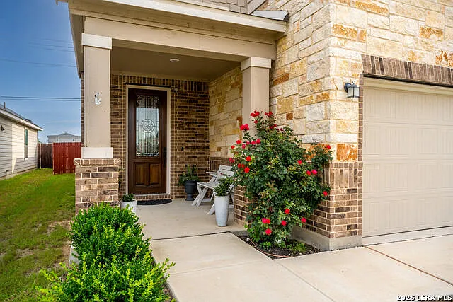 4 bed, 2.5 bath, 2889 sqft, $2,350 — Photo 4
