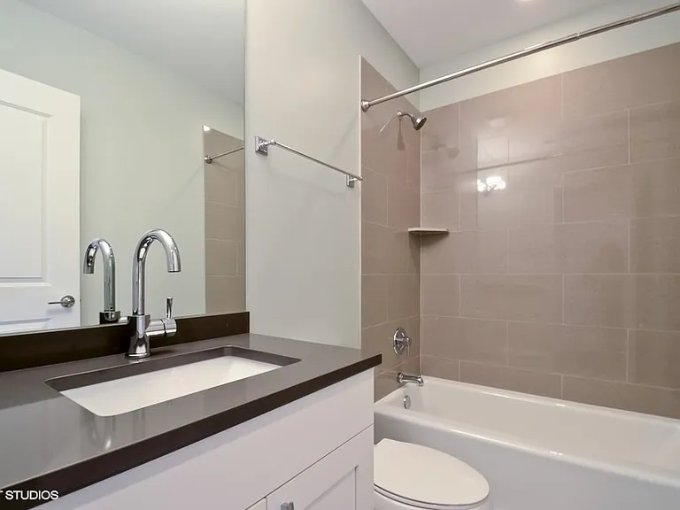 3749 N Sheffield Ave #4 — Photo 5