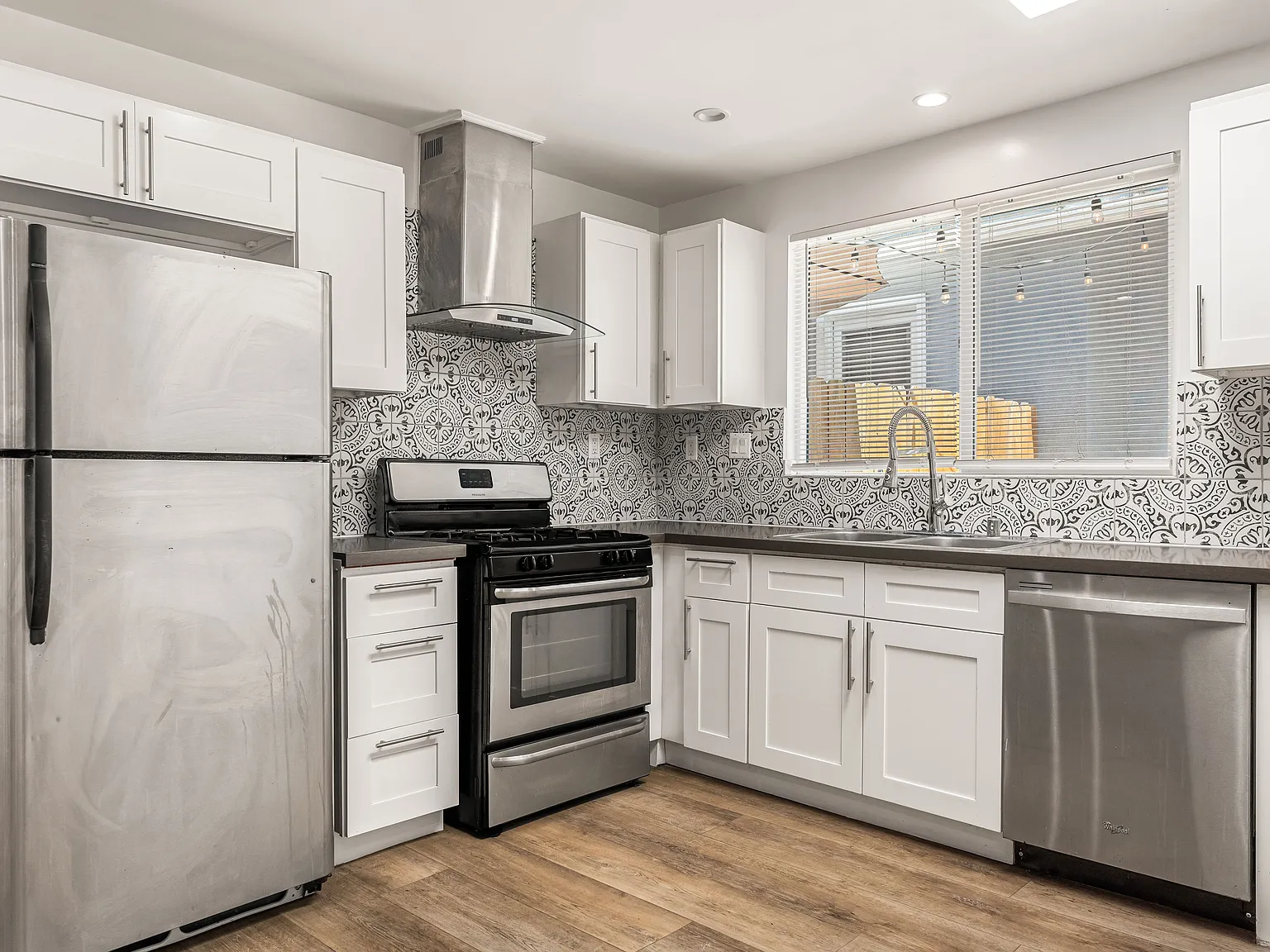 6731 Amigo Ave — Photo 3