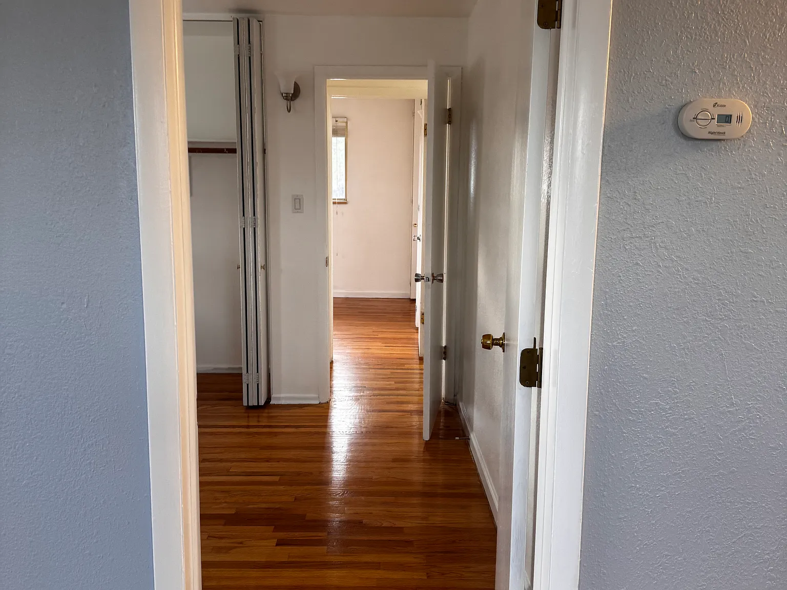 5 bed, 2300 sqft, $3,200 — Photo 2