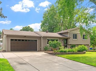 1862 Carnelian Ln, Eagan, MN 55122