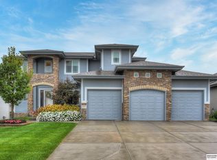 19257 Greenleaf St, Gretna, NE 68028