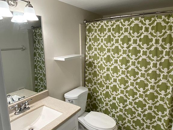 1st Floor Full Bathroom