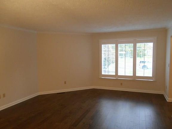 2nd image of 3208 Georgian Ct