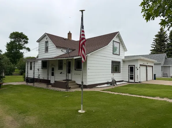 214 3rd St W, McClusky, ND 58463