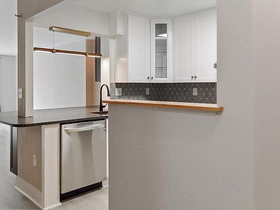 New kitchen, granite countertops with plenty of room for 4 bar stools