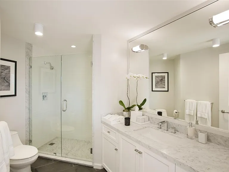722 Americana Way — Photo 2