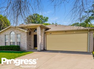 747 Valley Spring Dr, Arlington, TX 76018