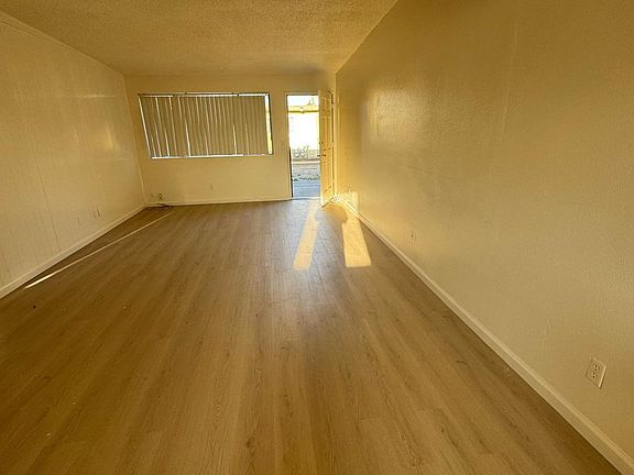 2nd image of 730 E Kaweah Ave #B