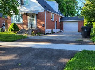 21 Delwood Dr #1, Toronto, ON M1L2S4