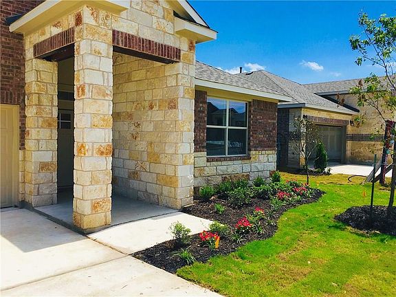 5th image of 18309 Urbano Dr