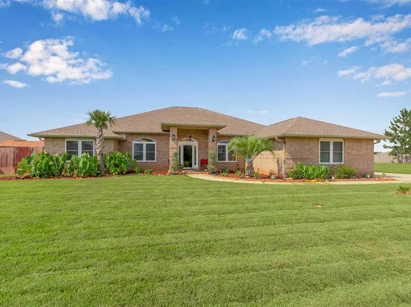 942 Aberdeen Dr, Cantonment, FL 32533