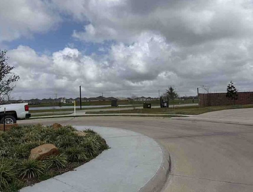 Exterior Neighborhood (street photo)