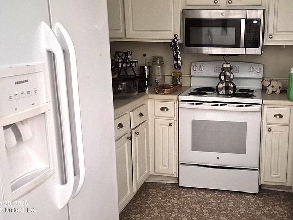 3rd image of 142 Plum Tree Rd