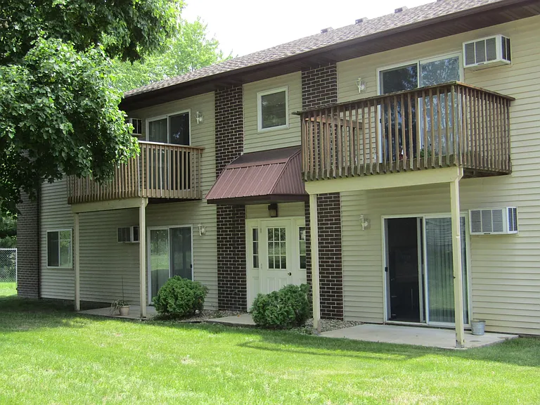 Woodcrest Apartments — Photo 15
