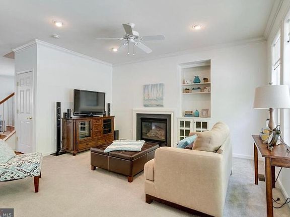 Main floor, living area