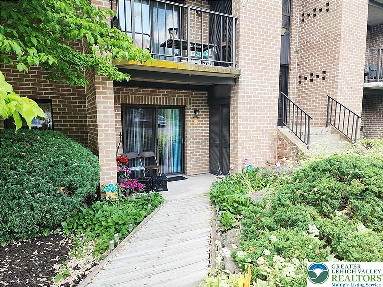 4509 N Hedgerow Dr #2 — Photo 5