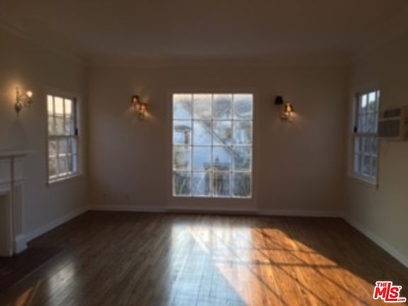 4th image of 448 N Curson Ave