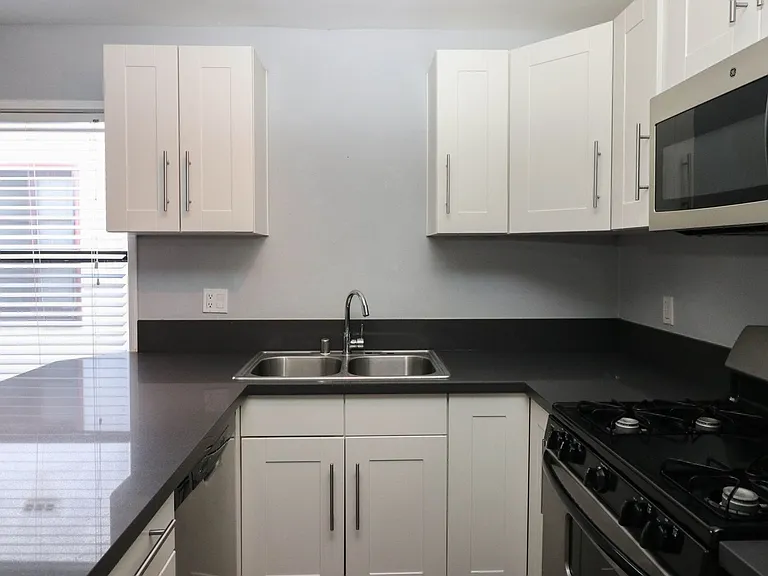 50 Granada Ave — Photo 6
