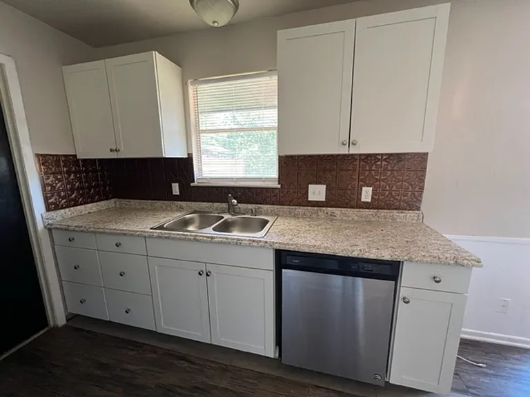 2333 Marsalis Dr — Photo 8