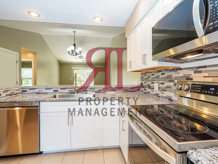 1241 Rivercrest Dr S #B — Photo 5
