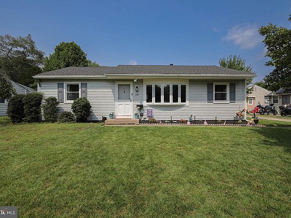3rd image of 26 Elinor Ave