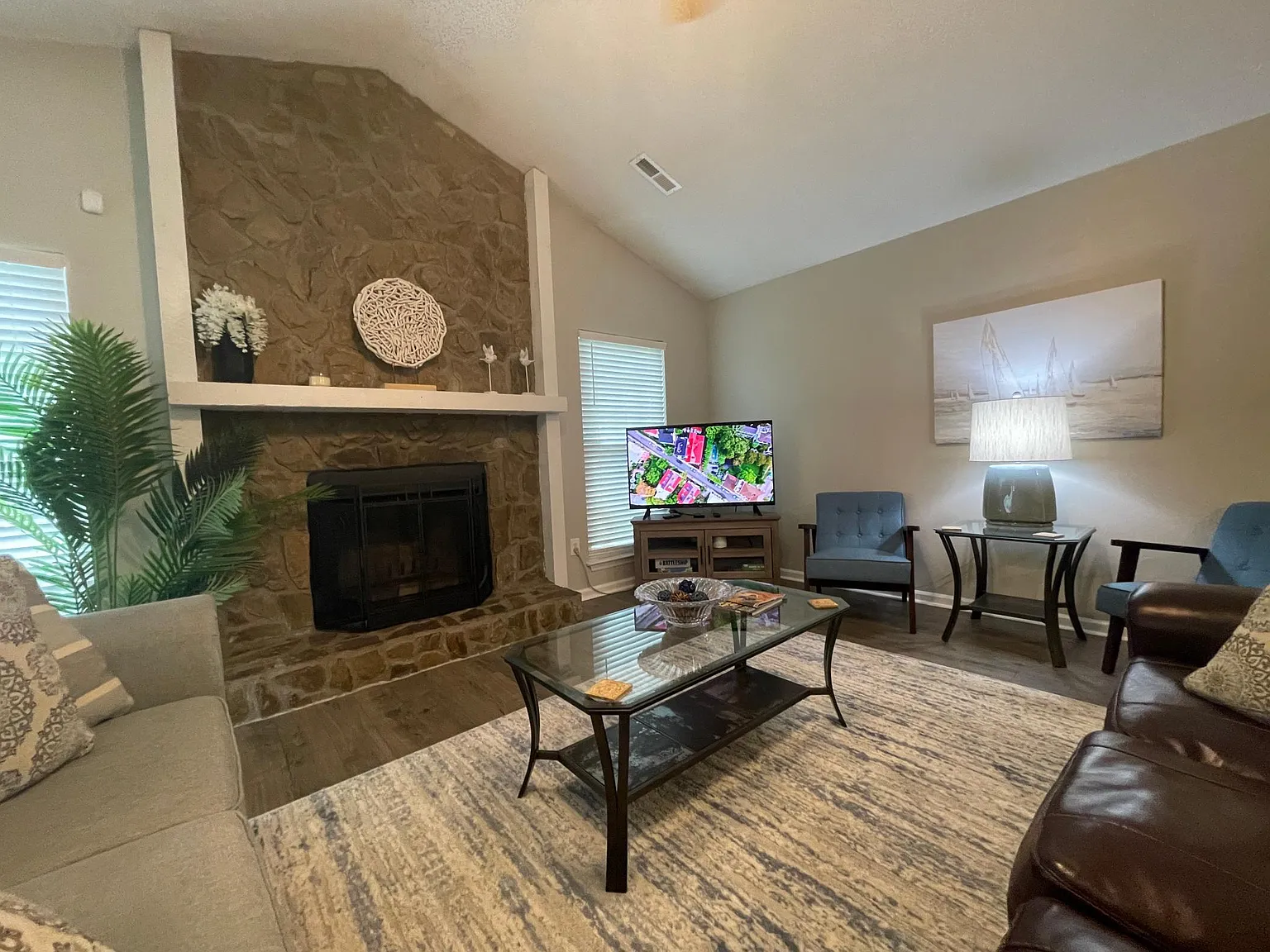 305 Summerfield Ct — Photo 2