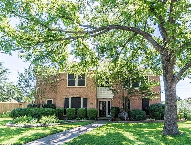 1st image of 2107 Woodbury Pl