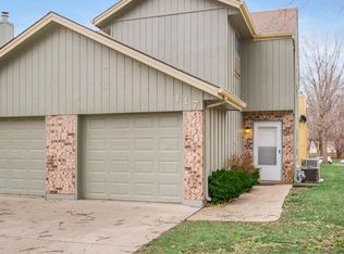 117 NE Greystone Dr, Lees Summit, MO 64086