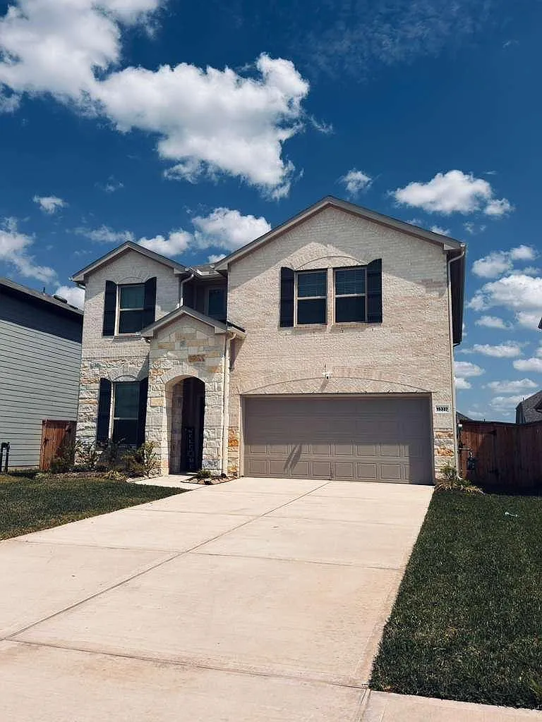 4 bed, 3.0 bath, 2355 sqft, $3,500 — Photo 1