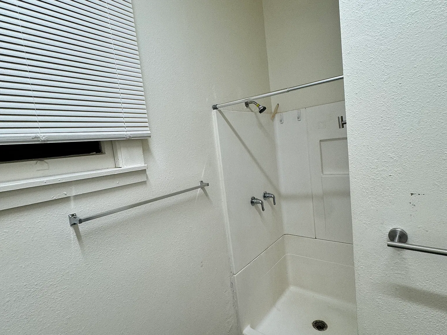 329 Heinlen St — Photo 4