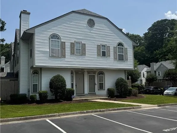 1301 Whitebark Rd, Chesapeake, VA 23320
